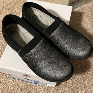 Sillian Blair Silver Cloudsteppers Clark’s US 6.5 Brand New